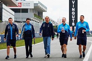 F1スペインGPに超高速コーナー復活。シケイン廃止に「反対のドライバーはゼロ」とアルボン。経験者ハミルトンには痛い思い出