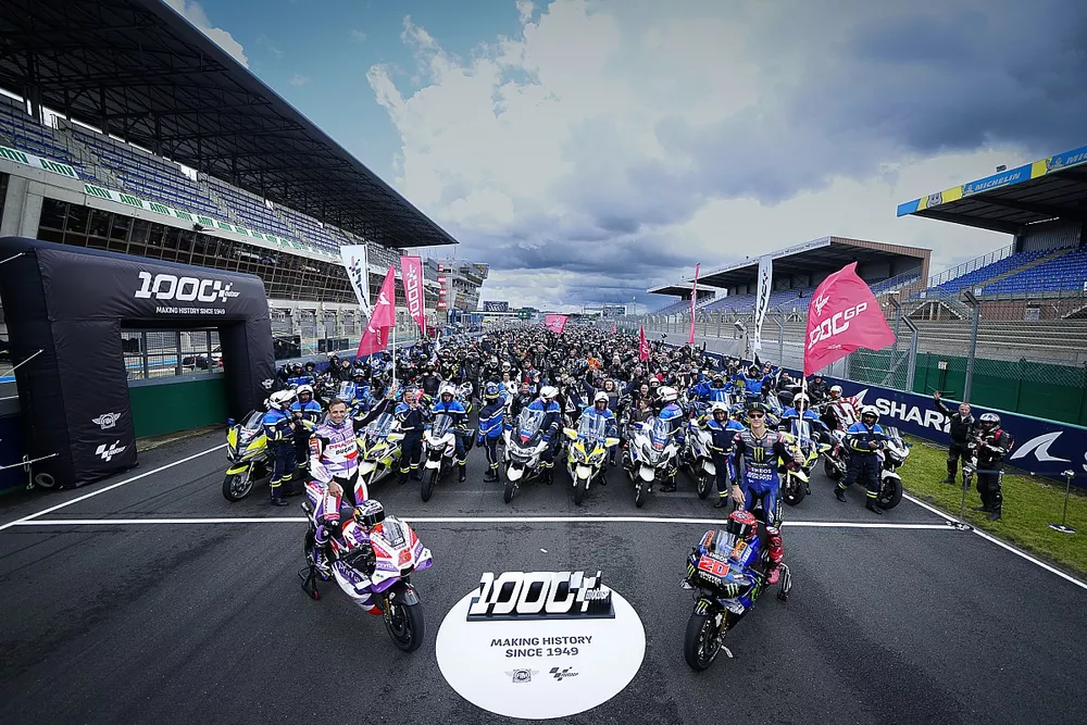 Fabio Quartararo et Johann Zarco emm&egrave;nent la parade