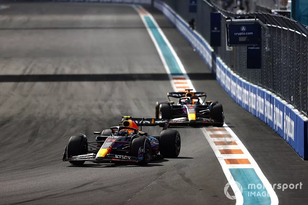 Sergio P&eacute;rez, Red Bull Racing RB19, Max Verstappen, Red Bull Racing RB19