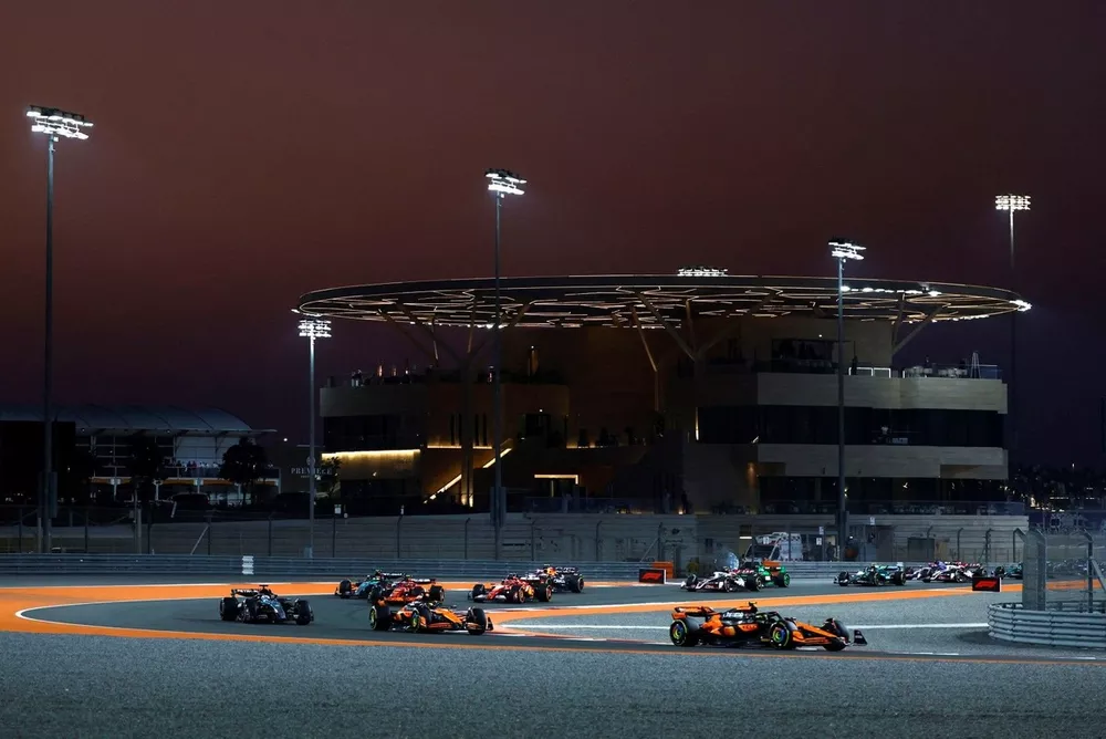 Lando Norris, McLaren MCL38, Oscar Piastri, McLaren MCL38