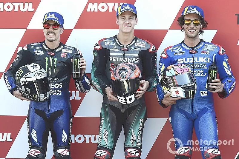 Le poleman Fabio Quartararo, Petronas Yamaha SRT, le second Maverick Vinales, Yamaha Factory Racing, et le troisi&egrave;me Alex Rins, Team Suzuki MotoGP