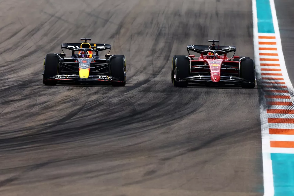 Max Verstappen, Red Bull Racing RB18 overtakes Charles Leclerc, Ferrari F1-75
