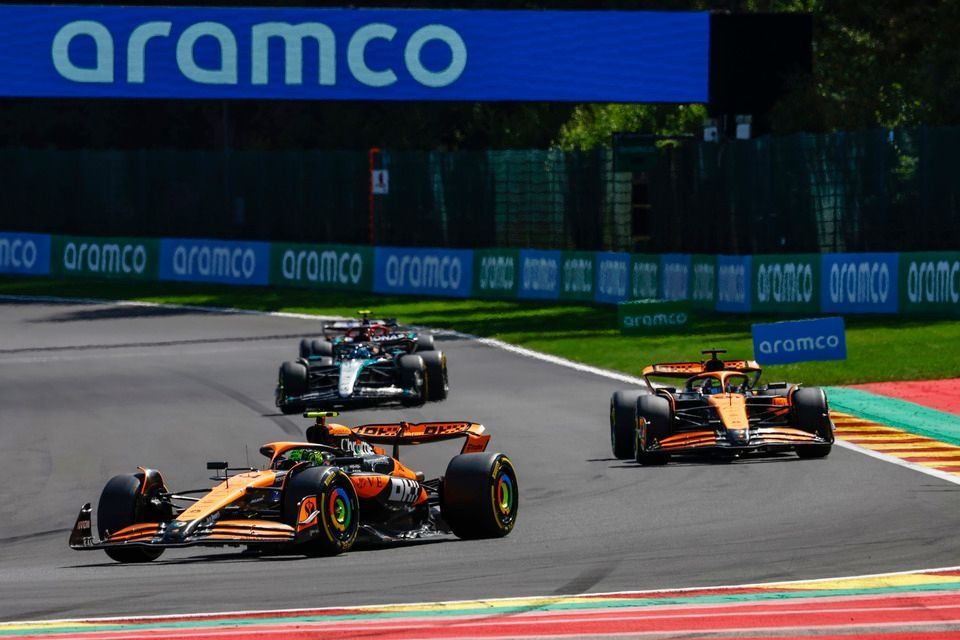 Lando Norris, McLaren MCL38, Oscar Piastri, McLaren MCL38 
