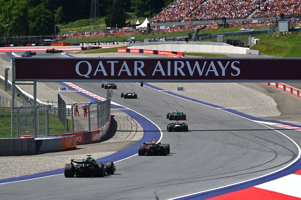 Nico Hulkenberg, Sauber, Esteban Ocon, Haas F1 Team, Yuki Tsunoda, Red Bull Racing Team