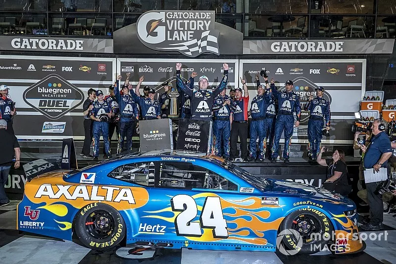 Race winner William Byron, Hendrick Motorsports, Chevrolet Camaro Axalta 'Color of the Year'
