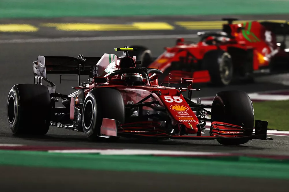Carlos Sainz Jr., Ferrari SF21, Charles Leclerc, Ferrari SF21