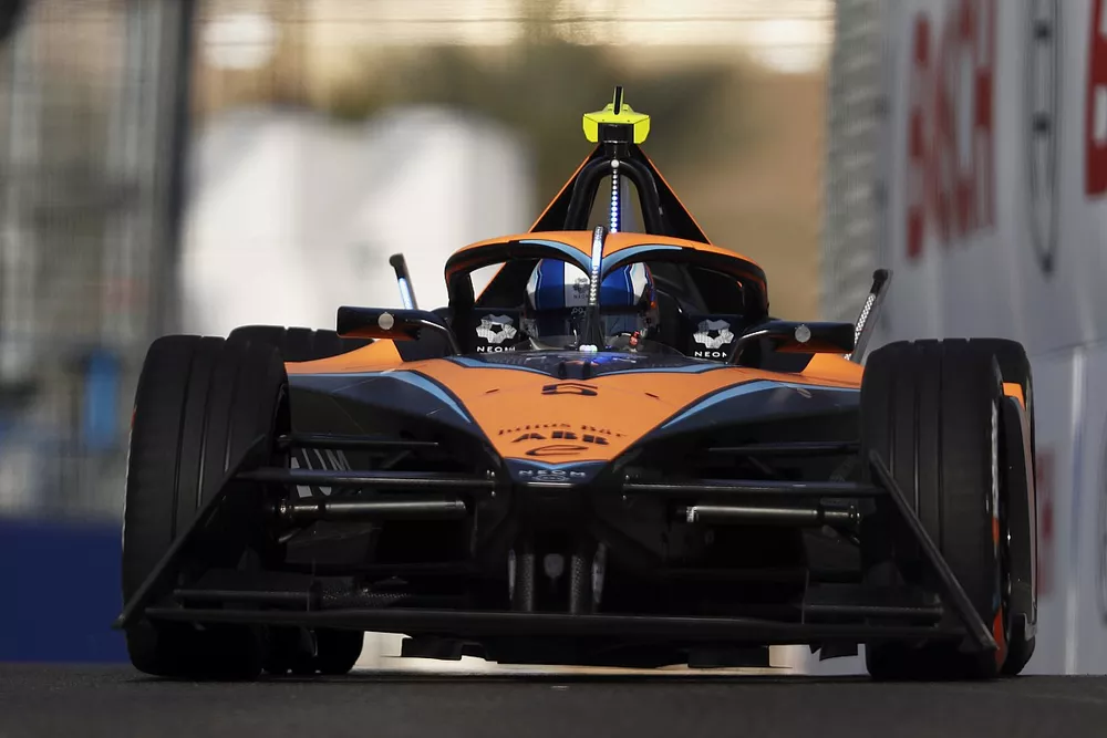 Jake Hughes, McLaren, e-4ORCE 04