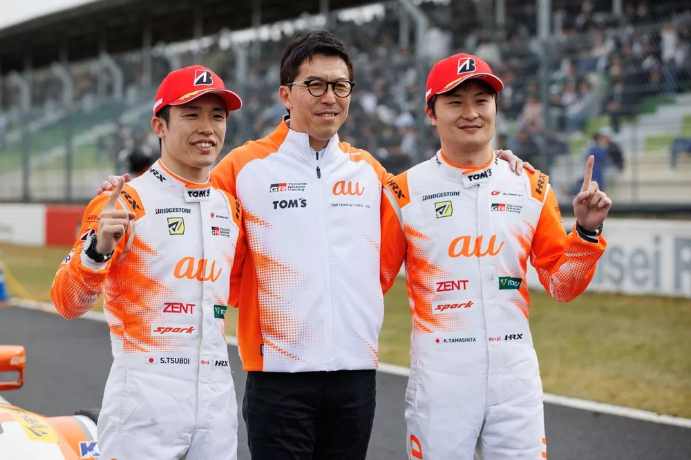 au TOM'S4連覇へ死角なし、CERUMO退け完勝。スープラ強し……割って入っ