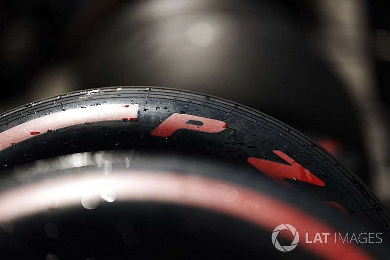 Detalle de neumáticos Pirelli