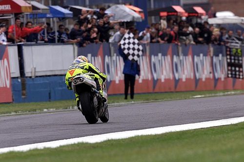 El d&iacute;a que Valentino Rossi abri&oacute; su cuenta en la categor&iacute;a reina
