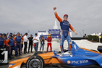 Dixon gana en Detroit y llega a 42 victorias