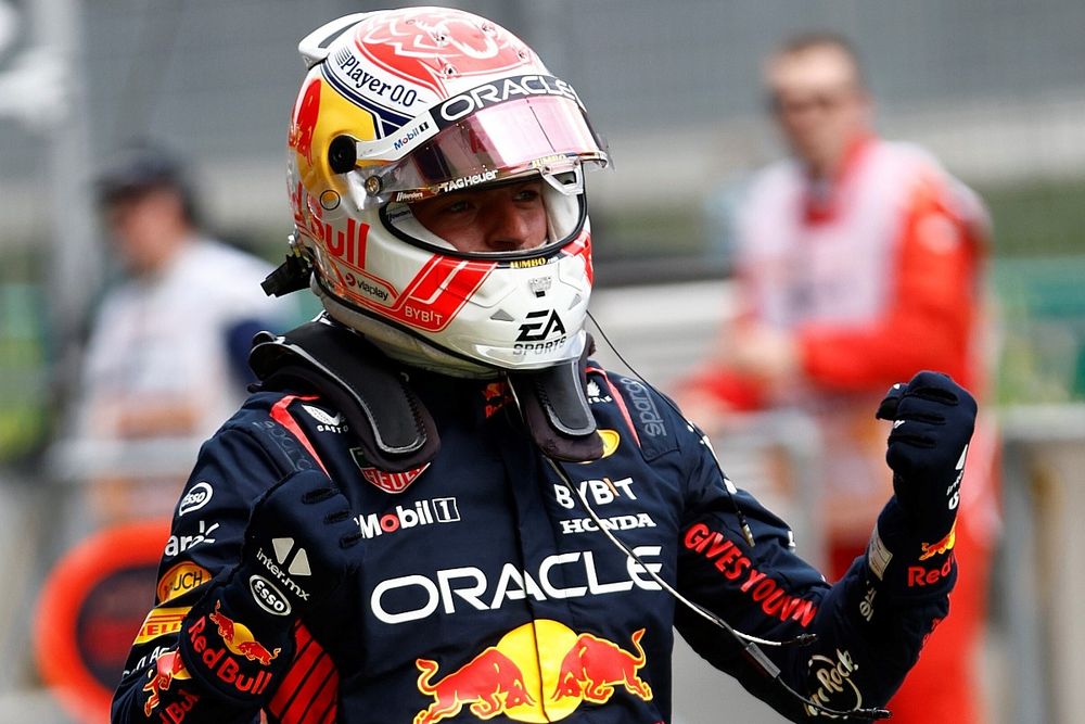 Max Verstappen, Red Bull Racing RB19, celebra en Parc Ferme tras asegurar la pole 
