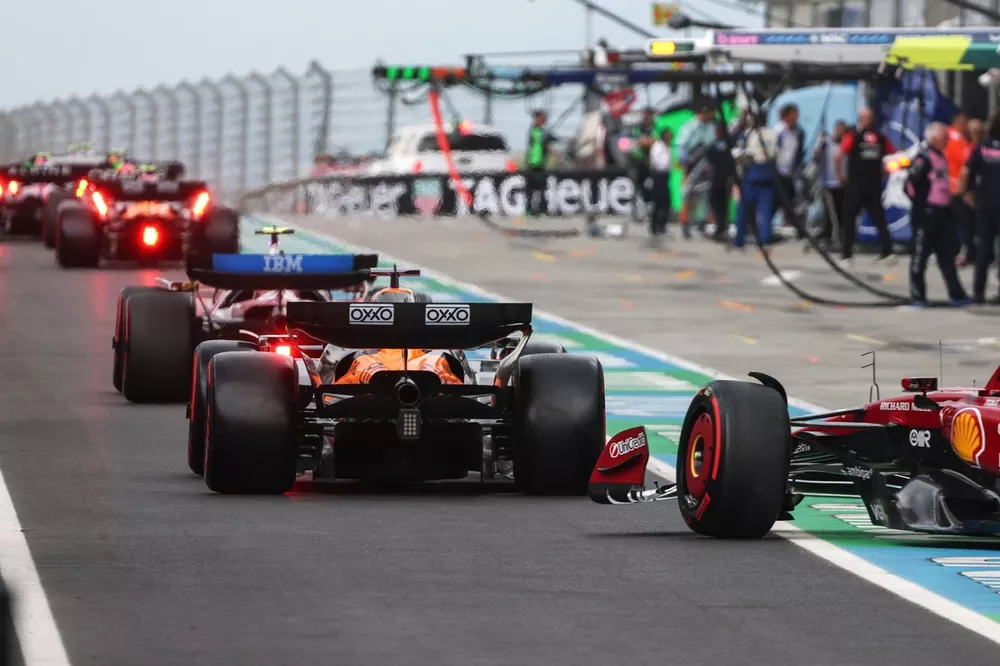 Charles Leclerc, Ferrari, Lewis Hamilton, Ferrari, Oscar Piastri, McLaren