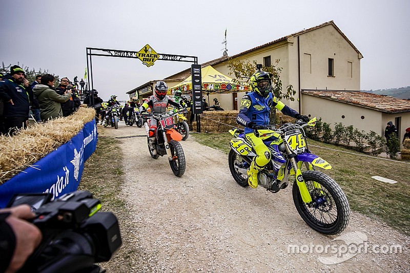 Hamilton acepta la invitación de Rossi para ir al Ranch