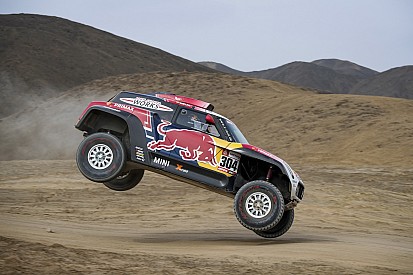 Dakar, Peterhansel rimonta nonostante un colpo di frusta: "Ho visto le stelle!"