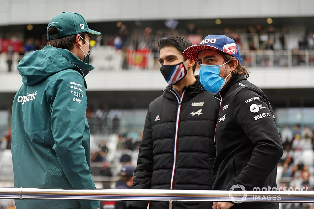 Lance Stroll, Aston Martin, Esteban Ocon, Alpine and Fernando Alonso, Alpine, drivers parade