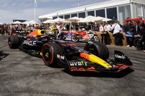 【新品未開封】スパーク社 Red Bull Racing RB18 角田裕毅車 新品未開封】スパーク社 Red Bull Racing RB18 角田裕毅車 yuki
