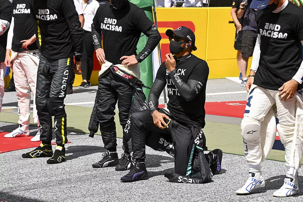 Lewis Hamilton, Mercedes-AMG Petronas F1 takes a knee
