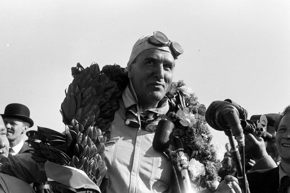 Giuseppe Farina with his winner's garland around his neck

