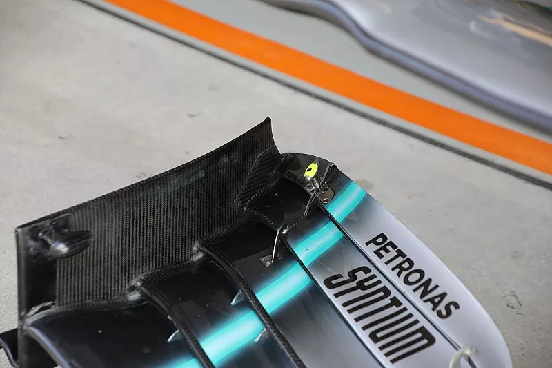 Mercedes AMG F1 W10 detalle del alerón delantero