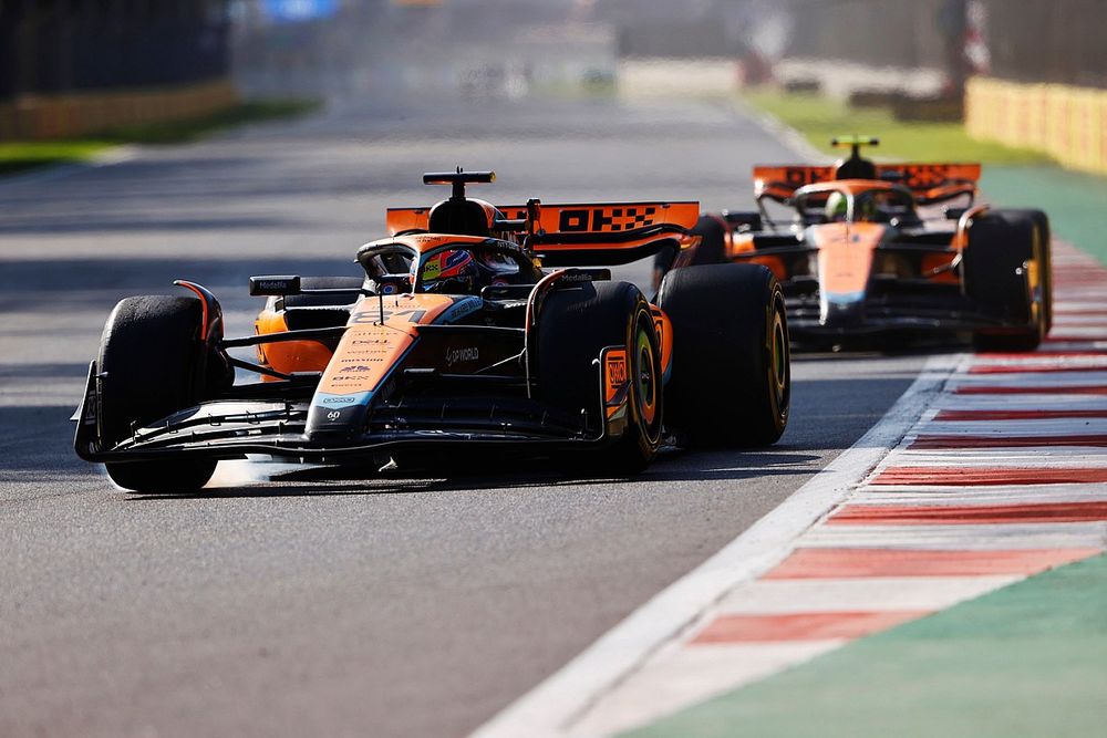Oscar Piastri, McLaren MCL60, Lando Norris, McLaren MCL60