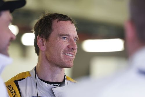 Michael Fassbender, ator de X-Men e 12 Anos de Escravid&atilde;o, disputar&aacute; os 500km de Interlagos da Porsche Cup Brasil