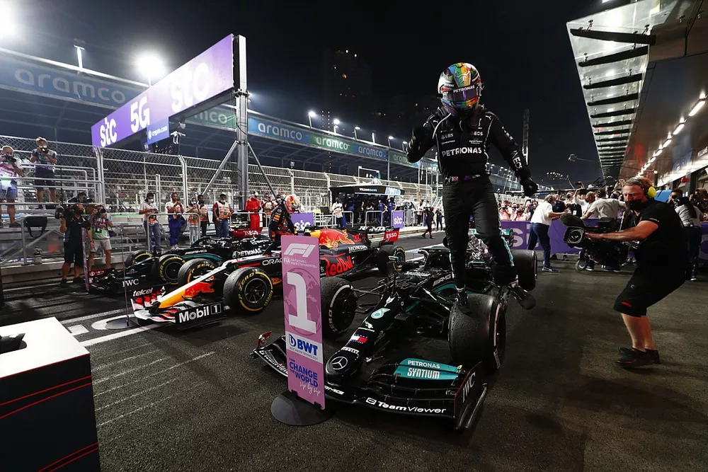 Lewis Hamilton, Mercedes, 1e positie, in Parc Ferme