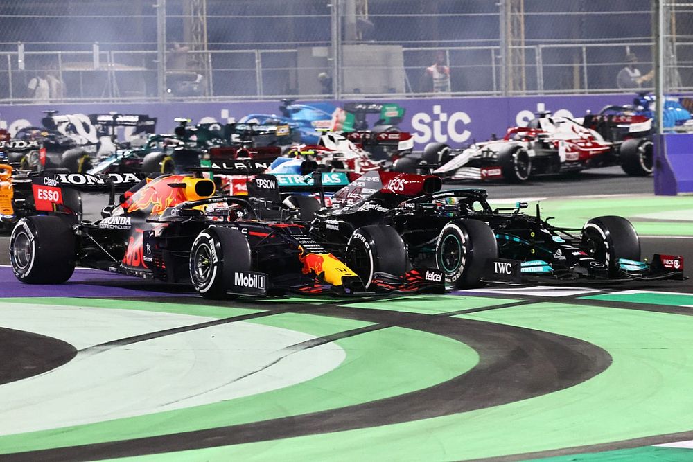 Max Verstappen, Red Bull Racing RB16B, Lewis Hamilton, Mercedes W12