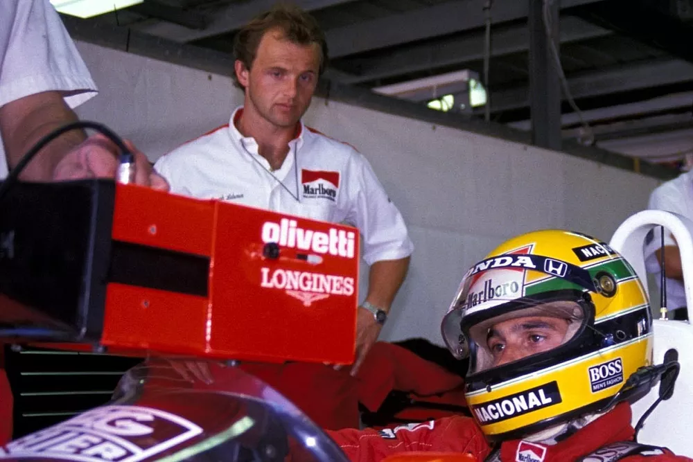 Josef Leberer, McLaren Physio keeps an eye on Ayrton Senna, McLaren