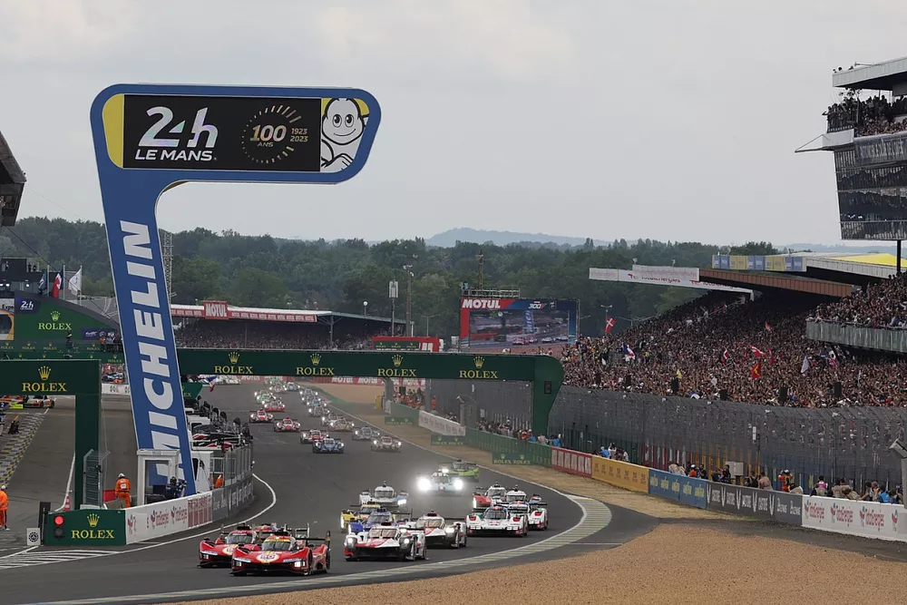 Le d&eacute;part des 24 Heures du Mans 2023