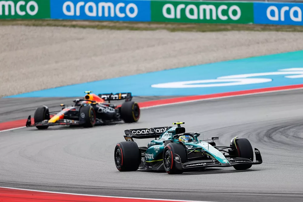 Fernando Alonso, Aston Martin AMR23, Sergio Perez, Red Bull Racing RB19