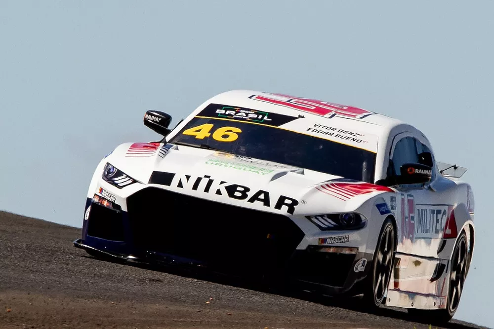Carro de Vitor Genz e Edgar Bueno Neto