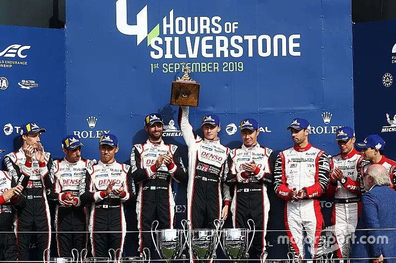 Podio: ganadores #7 Toyota Gazoo Racing Toyota TS050 - Hybrid: Mike Conway, Kamui Kobayashi, Jose Maria Lopez, segundos #8 Toyota Gazoo Racing Toyota TS050 - Hybrid: S&eacute;bastien Buemi, Kazuki Nakajima, Brendon Hartley, terceros #3 Rebellion Racing Rebellion R13 - Gibson: Nathanael Berthon, Pipo Derani, Loic Duval