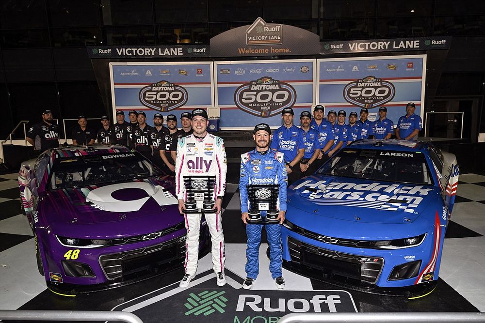 Pole sitter Alex Bowman, Hendrick Motorsports, Kyle Larson, Hendrick Motorsports