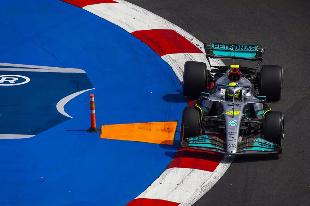 Lewis Hamilton, Mercedes W13