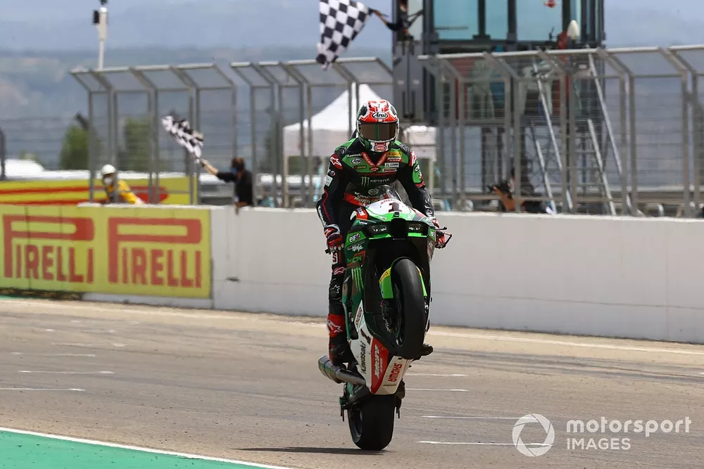 Jonathan Rea, Kawasaki Racing Team WorldSBK c&eacute;l&egrave;bre sa 100ᵉ victoire en WorldSBK