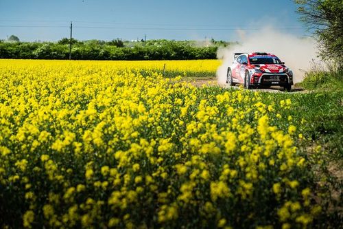 Sesks powiększa przewagę