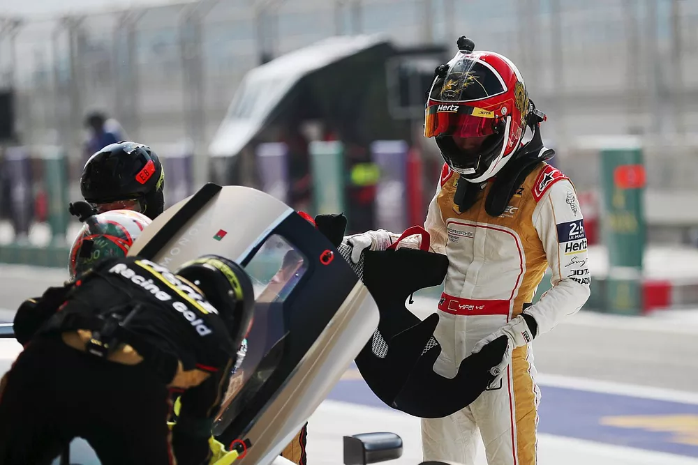#38 Hertz Team JOTA Porsche 963: Yifei Ye