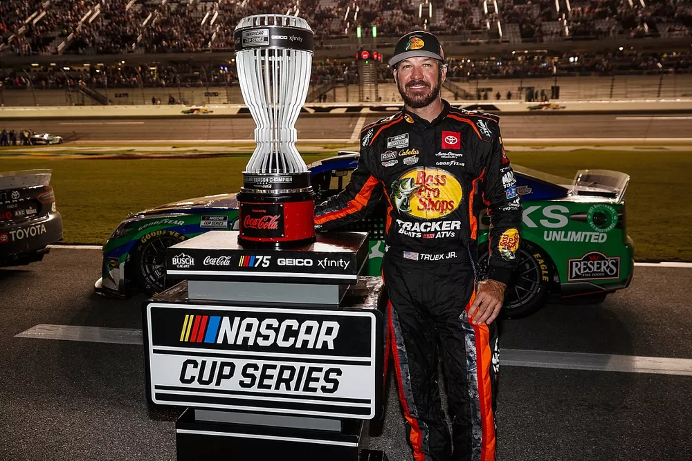 Martin Truex Jr, Joe Gibbs Racing, Toyota Camry wins the Regular Season Championship