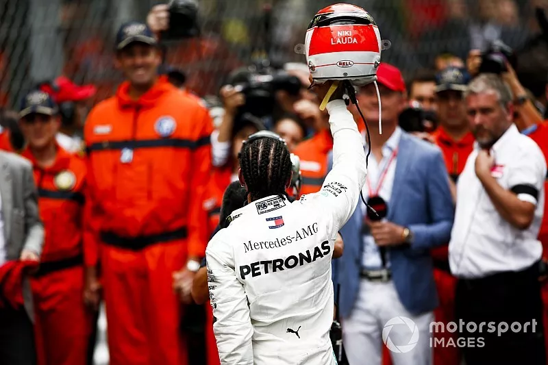 Le vainqueur Lewis Hamilton, Mercedes AMG F1 f&ecirc;te sa victoire dans le Parc Ferm&eacute;