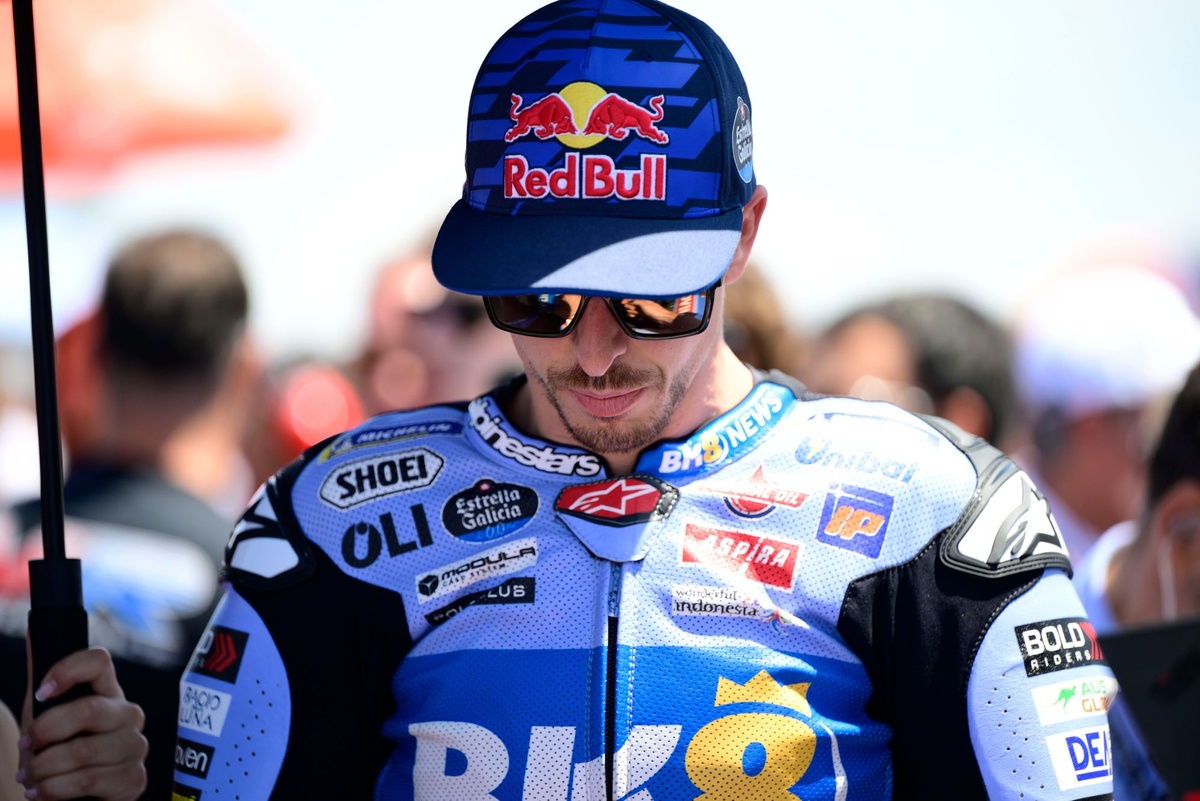 Qu'est-il arrivé à Álex Márquez au départ du sprint ?