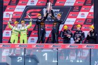 Supercars Bathurst 1000: Matt Payne y Garth Tander ganan una carrera dramática
