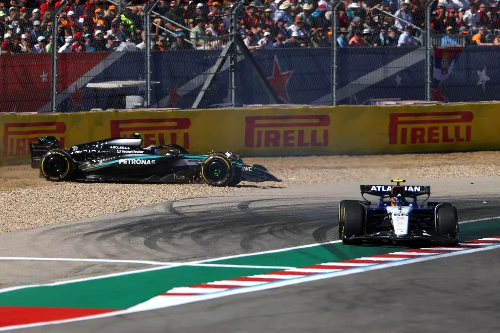 Carlos Sainz crashes out of United States GP after Kimi Antonelli clash
