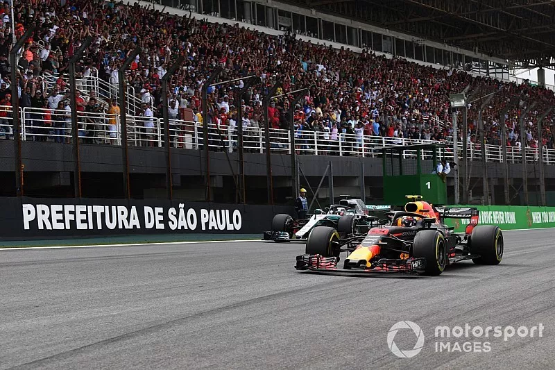 Max Verstappen, Red Bull Racing RB14 en Lewis Hamilton, Mercedes-AMG F1 W09 