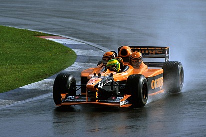 A legendás háromüléses F1-es versenyautó: Arrows AX3