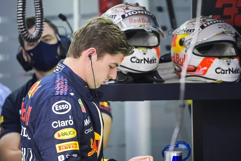 Max Verstappen, Red Bull Racing, en el garaje