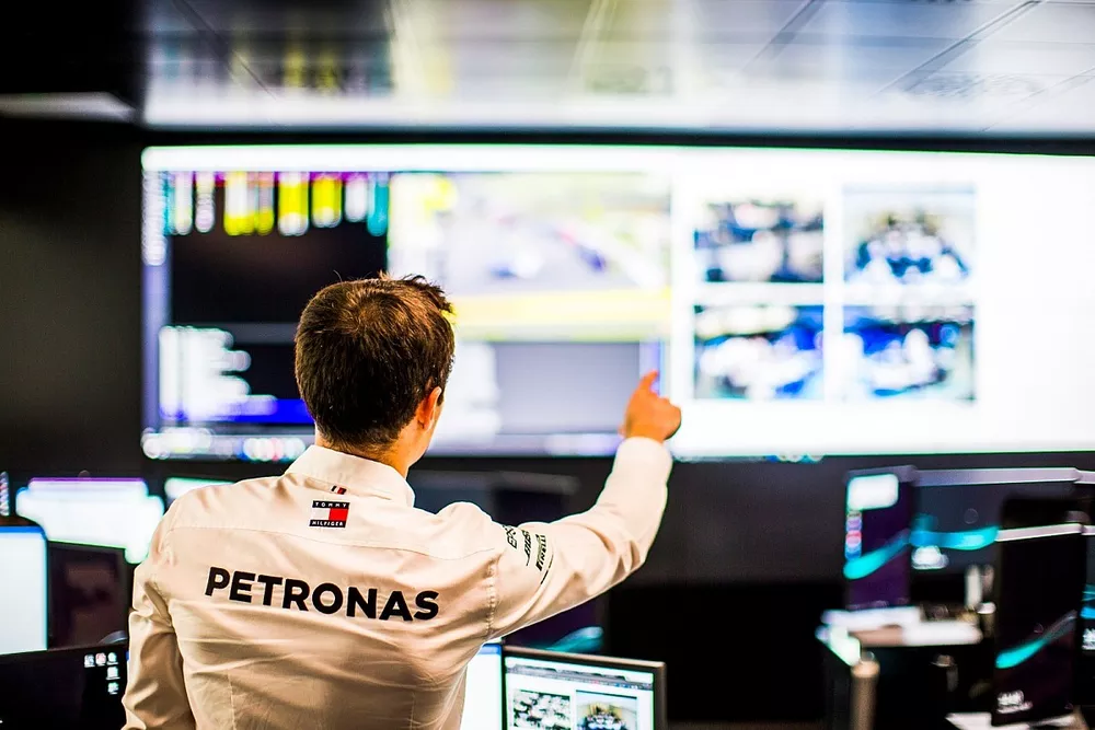 Mercedes Race Support Room