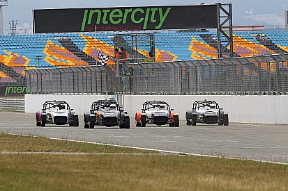 Caterhamlar 3. yarış için İstanbul Park'ta kapıştılar