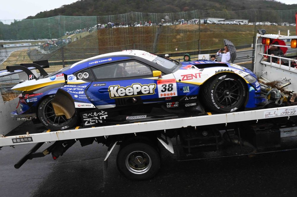 雨のスーパーGT開幕戦岡山、開始早々多重クラッシュが発生