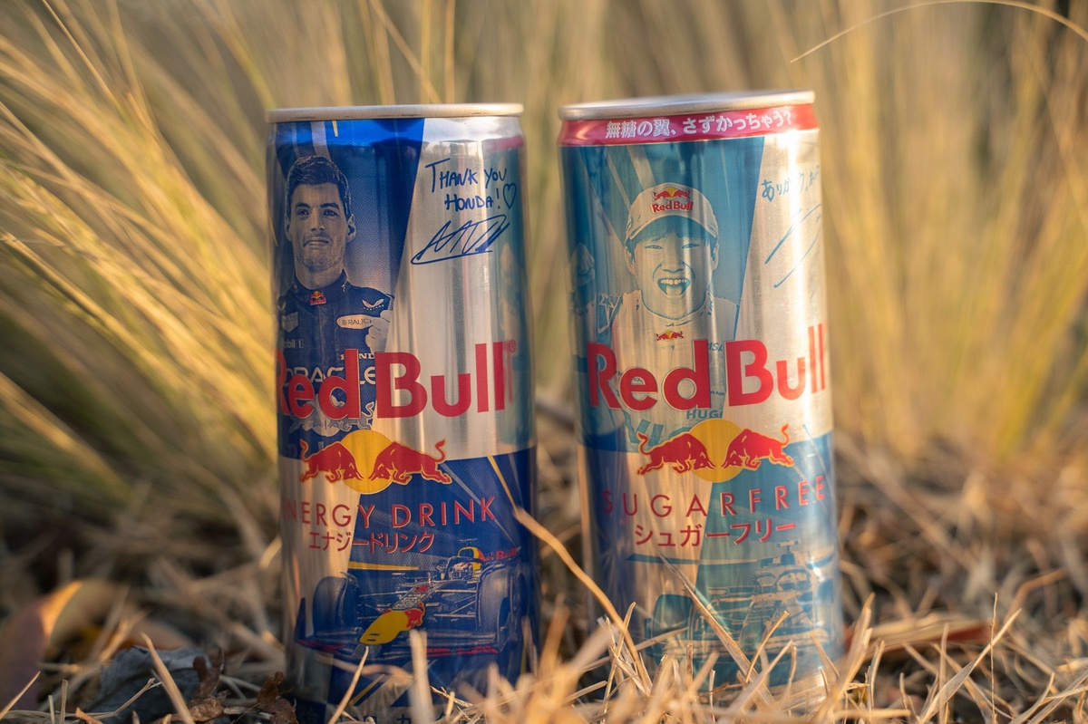 ありがとうホンダ！」レッドブルのF1限定デザイン缶が販売中
